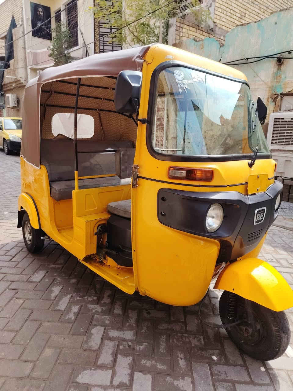 سلام عليكم تكتك موديل 2019 مرقمه ما ابيع ذا مو عقد مرور كبل مكينه مكفوله السعر 6ملايين عنوان مدينه صدر قطاع 18 يريدها اتصل ***********
