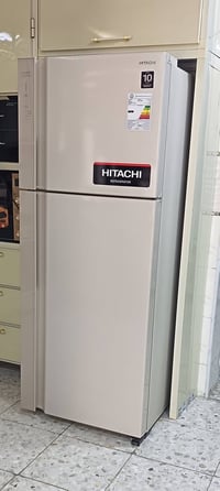 ثلاجه هيتاشي • مفتوحة من الكارتون • حالة جديدة
