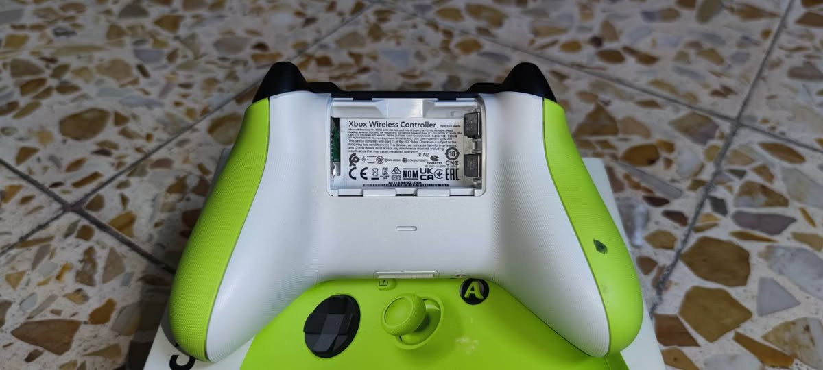 جوستك xbox series بهذا اللون المميز

اخت الجديدة مستعمله قليل جدا 
الجوستك شغالة 100% ما بيها اي مشكله 
وممفتوحه ولا مصلحة ابد 
المكان بغداد مدينة الصدر 
( قيم بما يرضي الله )
توصيل ما عندي


**إذا كنت صاحب هذا الإعلان وتريد حذفه لأي سبب، رجاءا أرسل رسالة إلى الدعم الفني**