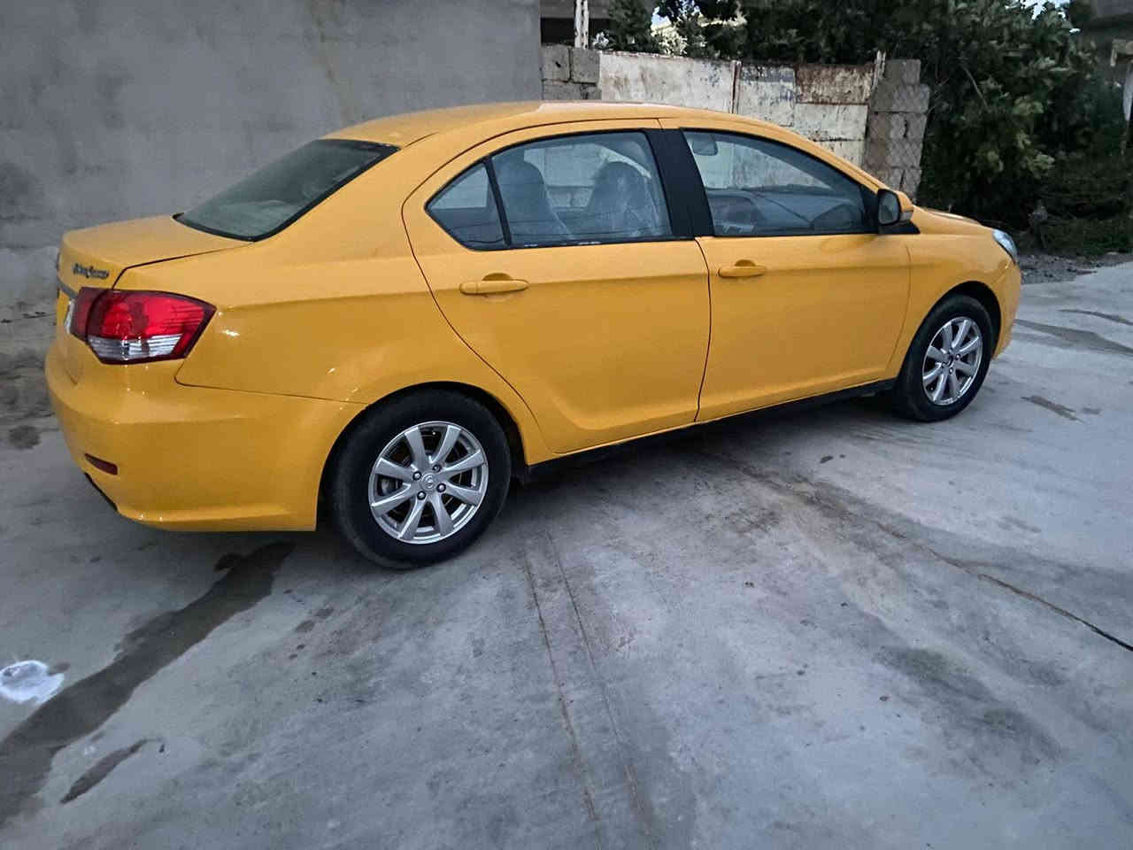 سلام أو عليكم اخوان
فولكس 2012
كير ومكينه يارس 
السياره مصبوغه جماليه 
كل نقص مابيها السياره جاهزه للأخير 
سعرها 45او بي مجال بصيط 
مكان السياره ديالى خانقين 
***********
