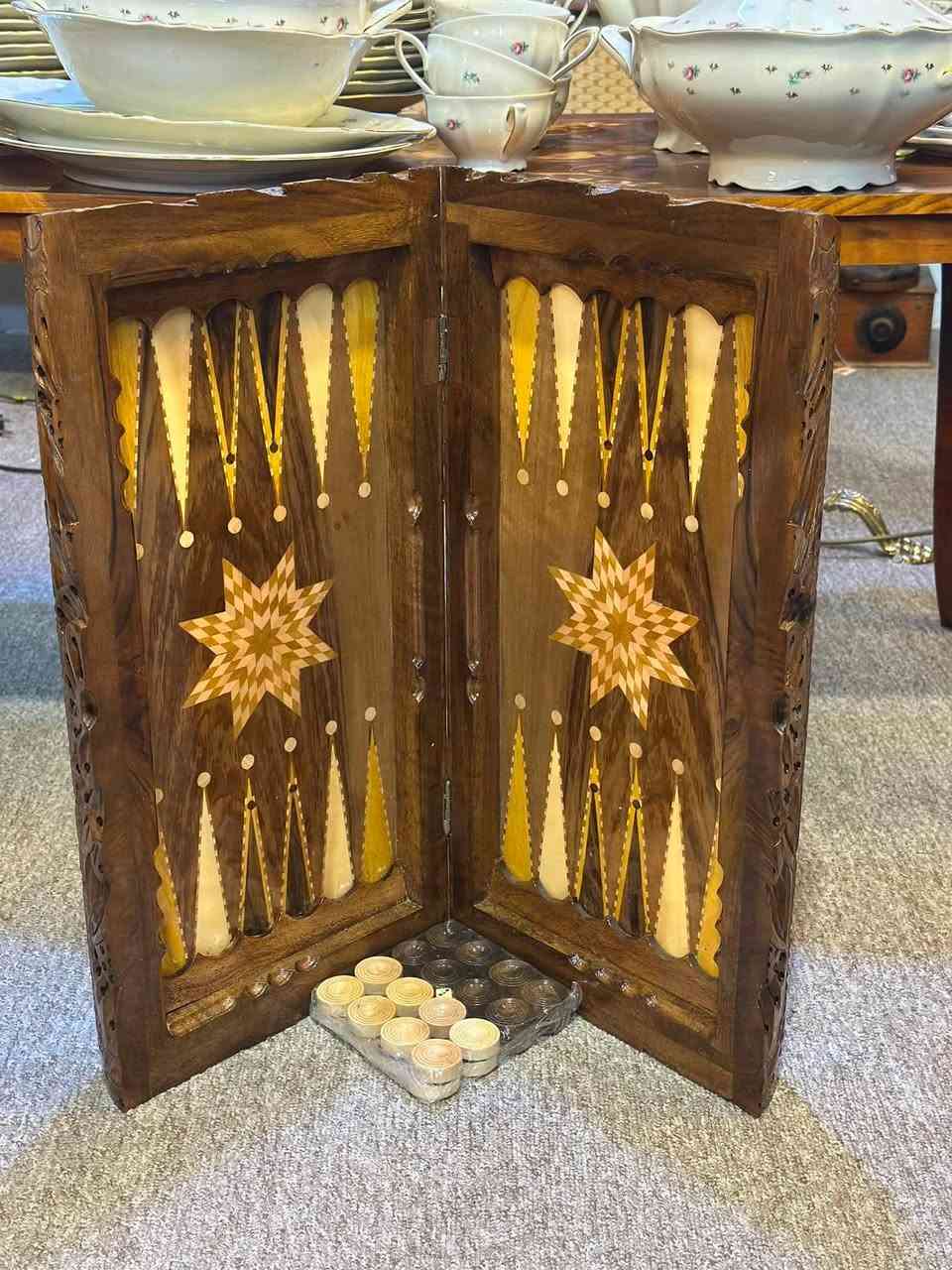 شطرنج طاولي خشب 
لتفاصيل آكثر يرجى مراسلة الصفحة 
يوجد توصيل


**إذا كنت صاحب هذا الإعلان وتريد حذفه لأي سبب، رجاءا أرسل رسالة إلى الدعم الفني**