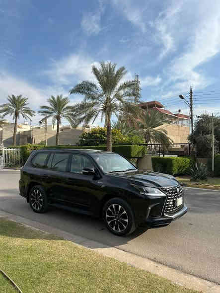 السلام عليكم لكزز كورو 2021 فووول ومعروفه مواصفات الكورو رقم بغداد ماشيه 72 الف جديده جدا بيها باب السايق فقط تبديل اثر شخط بدون ضربه مكفوله من الضربه والصبغ امبدل نفس اللون للاستفسار الاتصال ع الرقم ***********
