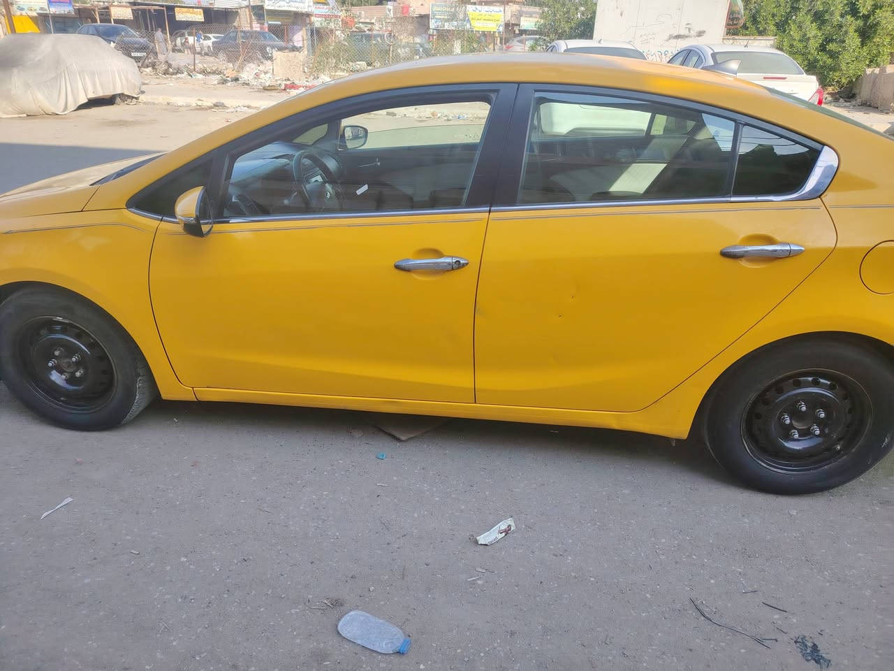 السلام عليكم كيا فورتي 2015 رقم بغداد بأسمي تحويل وين ماتريد السياره بيه بنيد فقط الباقي كفاله لا شاصي  ولا لغد ولا جاملغات كله ليبل واحد عده البنيد مكينه 2000 جديده صار شهر من شديته مكفوله برغي فتح ما بيه  كير at المرغوب  تخم تاير حداديه  موصفات عاديه تحكم ستيرن ٣ انضمه قياده شاشه صغيره العنوان بصره خمسه ميل السعر  ١٠٥ وبيه محال قليل ***********
