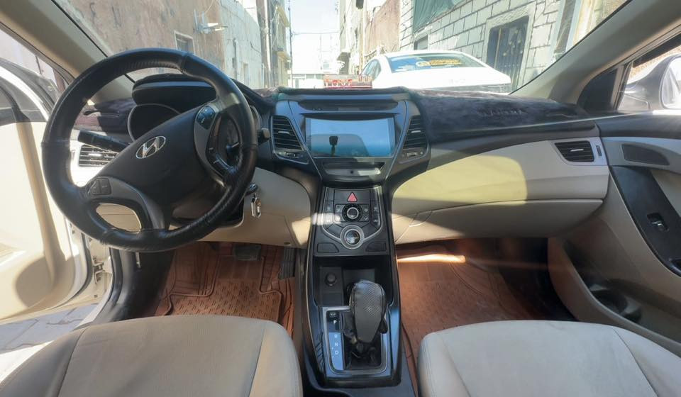 السلام عليكم
النترا 2016 خليجي رقم بغداد 
فول مواصفات عده البصمه 
فتحه قمارة طكتين 
تحكم ستيرن جهتين 
تبريد قطعتين 
مري شفط 
اشاير مري 
شاشه وكامره 
السياره منظومة زنون عالي ناصي وبلاجكترات 
لد امامي 
الجام شادله عازل حراري اصلي 
ويل كَب فراشه 
محرك 1800 معالج الادوانز يعني مدك ابد كير At 
السياره بيهه باب السايق مبدل بدون دواخل 
وجاملغ السايق مرشوش صبغ وبيهه بارد السياره 
السعر 123 
لاستفسار ***********
