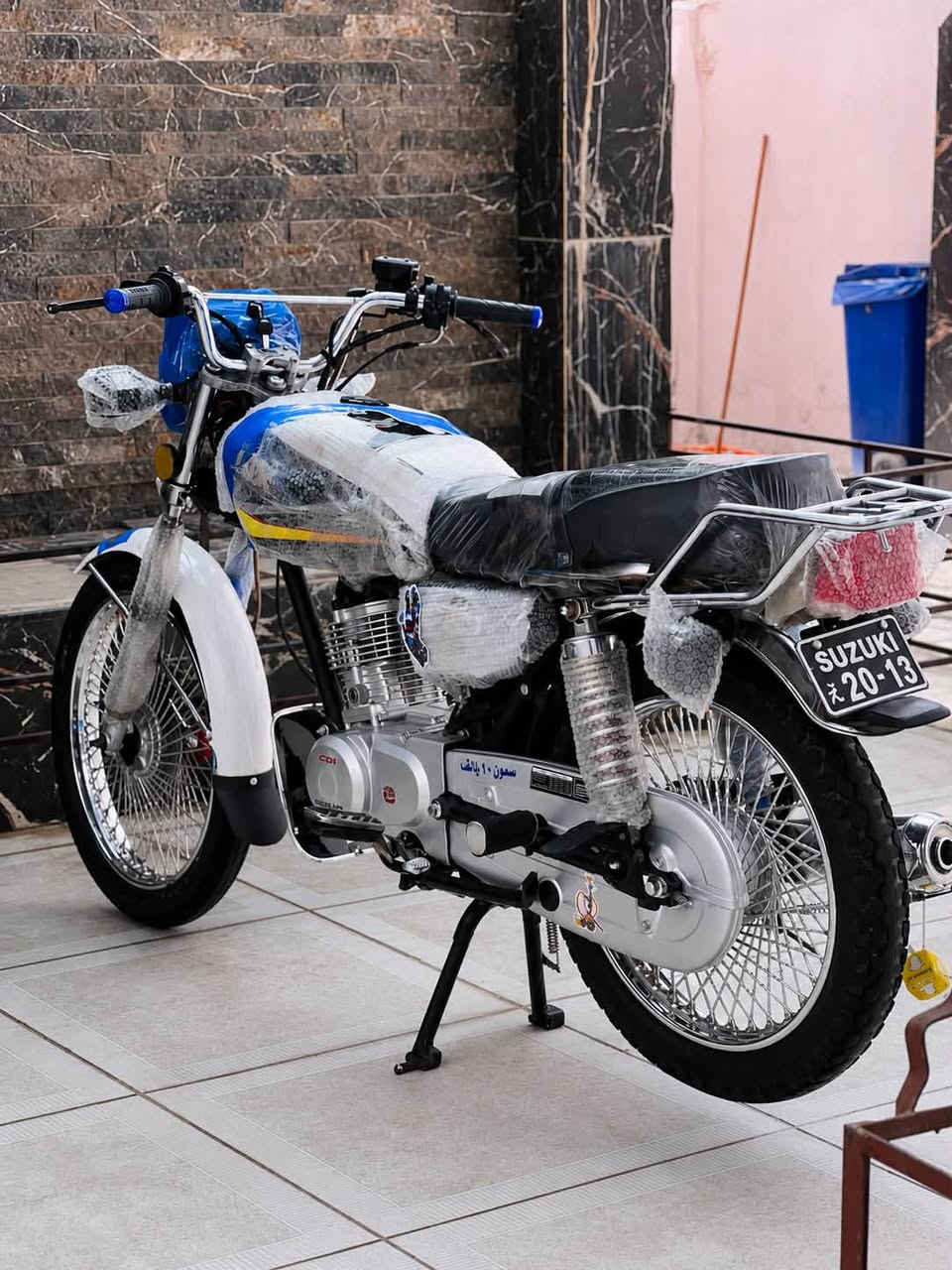 🏍️ ماتۆڕی سوپەر سۆلینک (SUPAR SONALING) مۆدێل 2024
ماتۆرێکی زۆر زۆر تازە و لۆک، هاوشێوەی سفرە و زۆر کەم کاری کردووە. هەموو شتێکی بەشەرتە و لەسەر بیلادی خۆی ماوەتەوە.

🛠️ تایبەتمەندی و مەرجەکانی ماتۆڕەکە:

 مەکینە (بزوێنەر): بەشەرت،  (نەکراوەتەوە)، بەبێ سەرفکردنی ڕۆن و بەبێ دووکەڵ (بخار). مەکینەی توند و لۆکە.

 شاسی و بەدەنه: هەموو لایەکی بەشەرتی بێلادە، تەنانەت سوویچەکانیشی بێلادین.

مەنەفێسی شەریکەیی خۆی لەگەڵ دایە

 سیستەمی کارەبا:، کارەباییات و شاشە (دەشبۆڵ)ی ئەلیکترۆنی بەشەرت و بێ کێشەن.

 تایە و برێک: هەردوو تایەی لۆکن و برێکەکانی زۆر مەزبوت و بێ کێشەن.

💰 نرخ و ناونیشان:

 نرخ: 575, دینار (پێنج سەد و حەفتا و پێنج هەزار)

ناو نیشان شۆرجە نزیک چێشت خانەیی حمە ناسر📍📍

📞 بۆ پەیوەندی و کڕین:

 ژمارە تەلەفۆن:***********

تێبینی بۆ کڕیار:ماتۆڕەکە لە کاتی بینیندا خۆی شاهیدی پاكی و توندوتۆڵی خۆی دەدات، هەموو شتێکی بە شەرت دەدرێت.

💀💀💀💀💀💀💀💀💀💀💀💀

🏍️ دراجة سوبر سونلیک (SUPER SONALINK) موديل 2024

دراجة جديدة (لوك)، تشبه الزيرو وماشية شي قليل كلش. كل شي بيها بشرط الفحص وعلى بلادها.

🛠️ المواصفات والشروط:

 المحرك (المكينة): بشرط الفحص (ما مفتوحة نهائياً)، ما تنقص دهن وما بيها أي دخان. مكينة قوية وجديدة.

 الشاصي والبدن: كل النواحي بشرط بلاد، وحتىالسویجات مالتها الأصلية مال بلاد.

 الأوراق: المنيفيست الأصلي مال الشركة موجود وياها.

 الكهربائيات: منظومة الكهرباء كاملة والشاشة (الدشبول) الإلكتروني كله شغال وبشرط الفحص.

 التايرات والبريكات: التايرات اثنينهم جدد، والبريكات مضبوطة كلش وما بيها أي نقص.

💰 السعر والعنوان:

 السعر: 575,000 دينار (خمسية وخمسة وسبعين ألف دينار).

 العنوان: كركوك - الشورجة، قرب مطعم حمه ناصر.📍📍

📞 للاستفسار والشراء:

 رقم الهاتف: ***********

ملاحظة للمشتري: الدراجة على الواقع هي تحچي عن نظافتها ومتانتها، وكل شي بيها ينباع بشرط الفحص والضمان.
