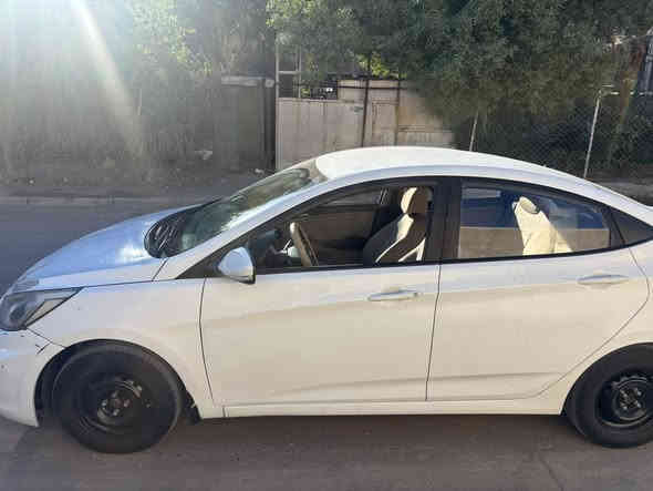 اكسنت ٢٠١٧ 
مكينة ١٤٠٠ خطرة وحدة
السيارة عليها ادامة كامله
تبريد خير من الله
صدر امامي خلفي 
تايرات جديدة
باتري جديد
تخم نوزل جديد
منظومة ماء جديده
السياره ماشيه ١٩٣ الف كيلو متر
بيها ضربة بلباب عكس السايق موضحها بلصور على وضعها ممصلحه ولجاملغ ل امامي ل يم لباب بارد السياره مابيها صبغ 
السيارة باسمي رقم بغداد انكليزي سنوية لل٢٠٣٠
السعر ٩٥ وبيها مجال 
*********** غير متواجد على الفيس
