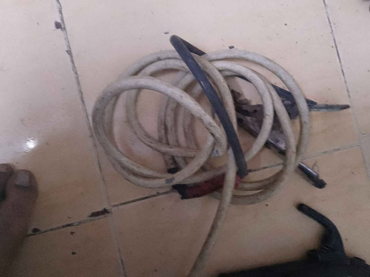 سلام عليكم غراد حدادة شرط الشغل درين همر تثقيب وتفليش مكينه لحيم حجم كبير كوسرة اخت الجديدة سيار 15 متر / السعر 125 الف المكان كربلاء / اتصال على الرقم *********** كربلاء, العراق
