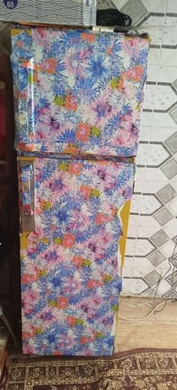 ثلاجه • حجم وسط • شغاله وتجمد