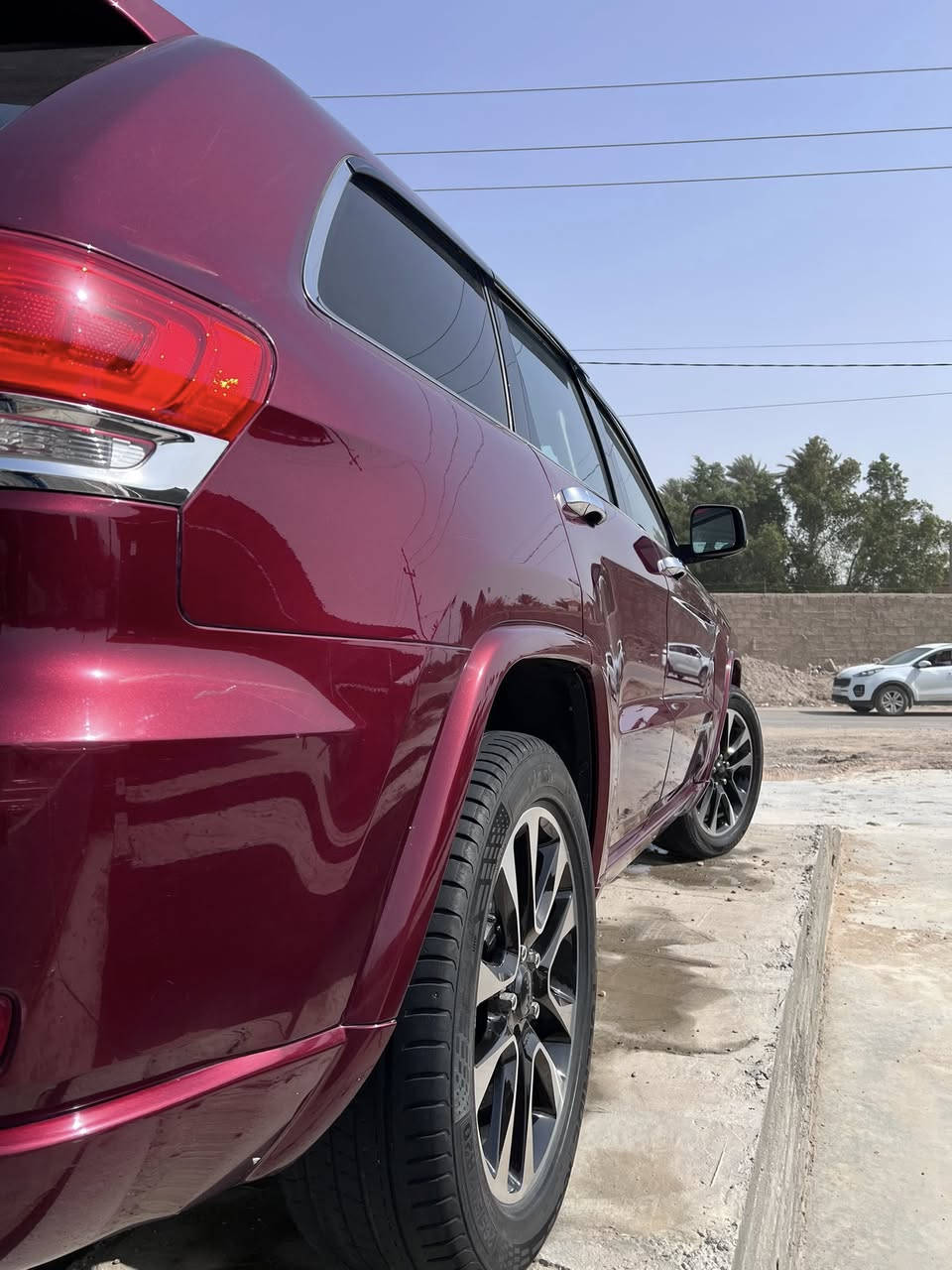 سلام عليكم
للبيع Jeep مويل 2016 فول مواصفات
فئه السياره Overland اعلى مواصفات السياره عليها
ادامه كامله من تخم تاير حداديه منظومه بانزين 
جاهزه بفضل الله مابيها اي نقص 
سياره معروضه ب 21 $ الف دولار
عداد المسافه المقطوعه 81565 mi
للاستفسار اكثر الاتصال/***********
عنوان/بابل حله حي الجزائر
