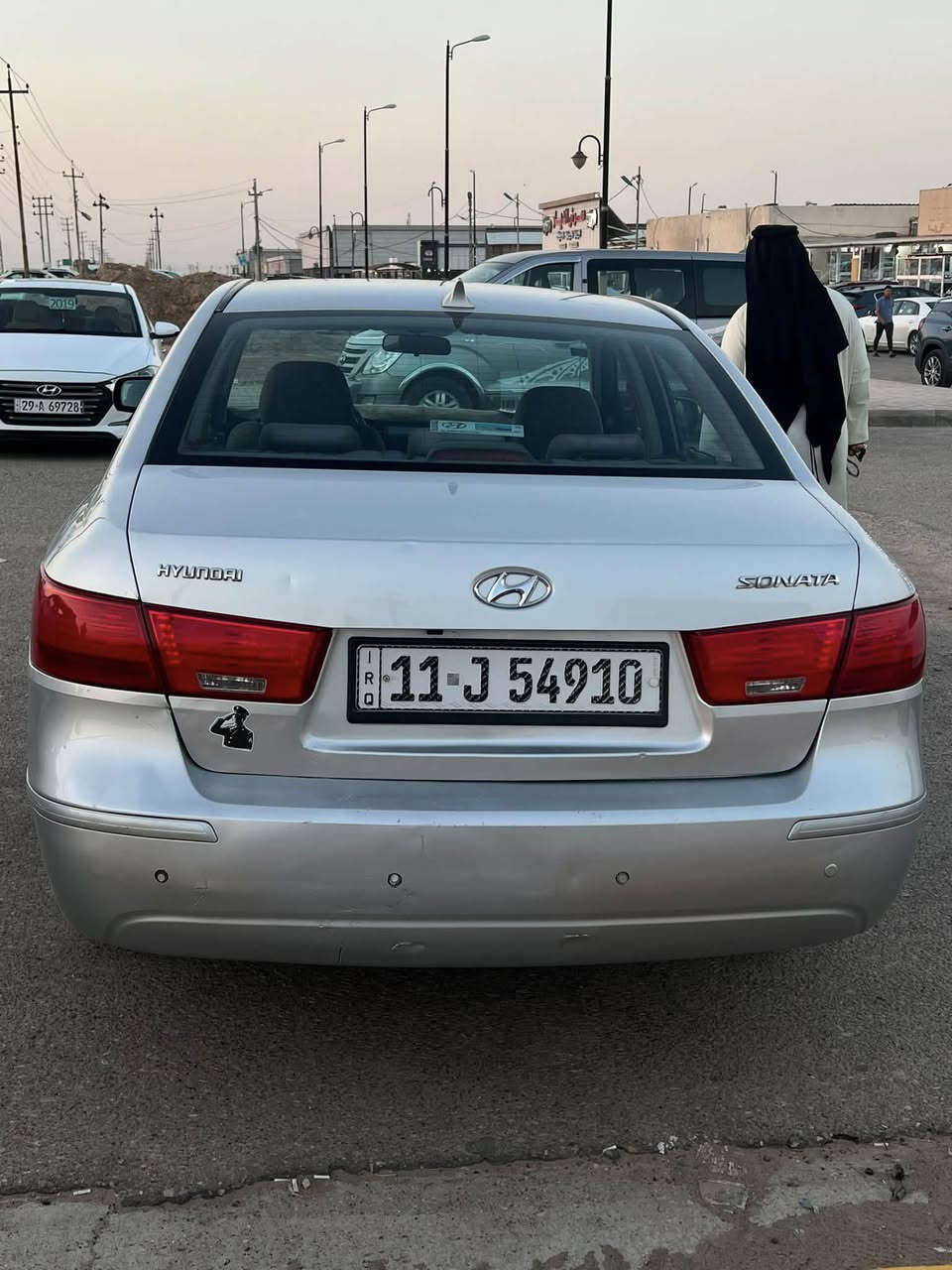 السلام عليكم 
سوناتا 2009 بغداد بسمي 🇮🇶
وارد أمريكي  جديدة بمعنى الكلمة 🇺🇸
 مكفولة من الصبغ حتى دعاميات فقط بيها بارد 3 مكانات 
باب مفتوح نفس ليبل ابيع مبدل حتى ماتعبني 
ماشيه 119 ميل حقيقي ابد ما ملعوب بيها 
كير مكينة مامفتوحه شرط لا بخار لا تنقيص 
تخم تاير قبل سبوع شاده كوري الاصلي 🛞
منظومة تبريد كلها جديد ثلج 🥶
سيارة احلى من صور 
سيارة تحتاج ترتيب بوش حداديه تعبانات فقط
غير هيج مابيه اي ملاحضه 
السعر 💵 130 بيها مجال بسيط حك جيه 
مو شراي لا تعبني الي يدور جديد يعرف قيمتها بالسوك وسعارهن معروفه
مكان السيارة كوت ناحية شيخ سعد 
***********
