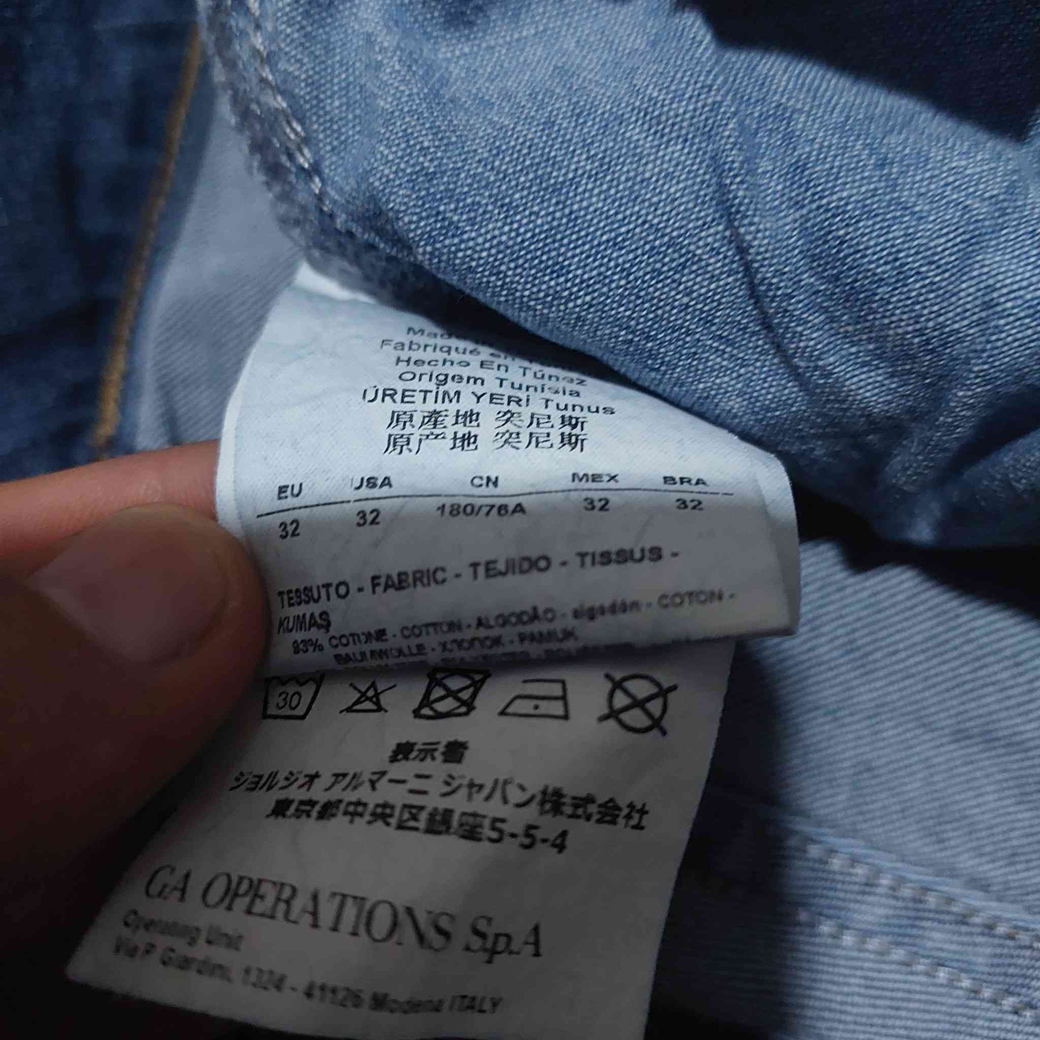 جینز مُمَيّز من ماركة جورجيو ارماني الإيطالية
ناعم قطن ١٠٠٪؜  لیکرا
قياس 32


**إذا كنت صاحب هذا الإعلان وتريد حذفه لأي سبب، رجاءا أرسل رسالة إلى الدعم الفني**