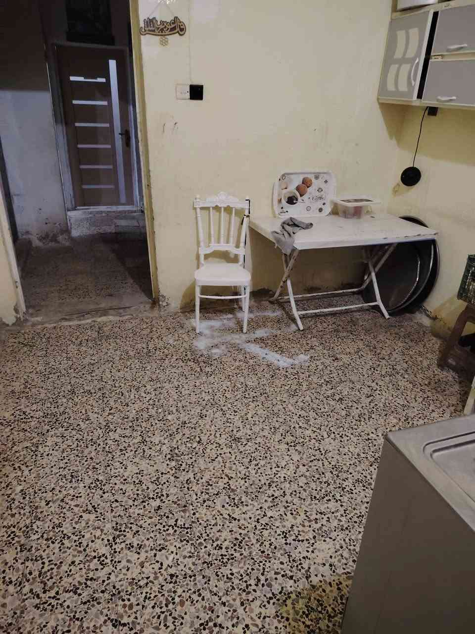 بيت للبيع
يحتوي على 3 غرف نوم 2 بل الطابق الأول واحده في الطابق الثاني
ومطبخ وصاله واستقبال وصحيات خارجيه المساحه١٧٠ متر العنوان بل سواجي قرب موالدة مدلول الرقم للاستفسار ***********
