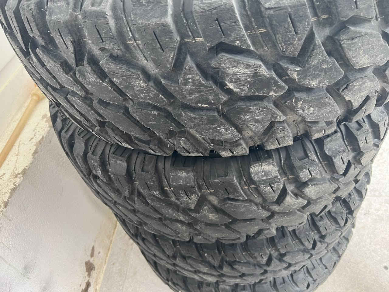 تاقمي تايةية 265/75/16 ية
تاريخي2025 زور تازةية تايةيكان مانگيك كةمتر لةژير سةيارةيا بوة هةموي بةشةرت 
بةلوكي ٤ گةلام بيداوة بة ٣ گةلا دةفرؤشم 
سليماني ***********
