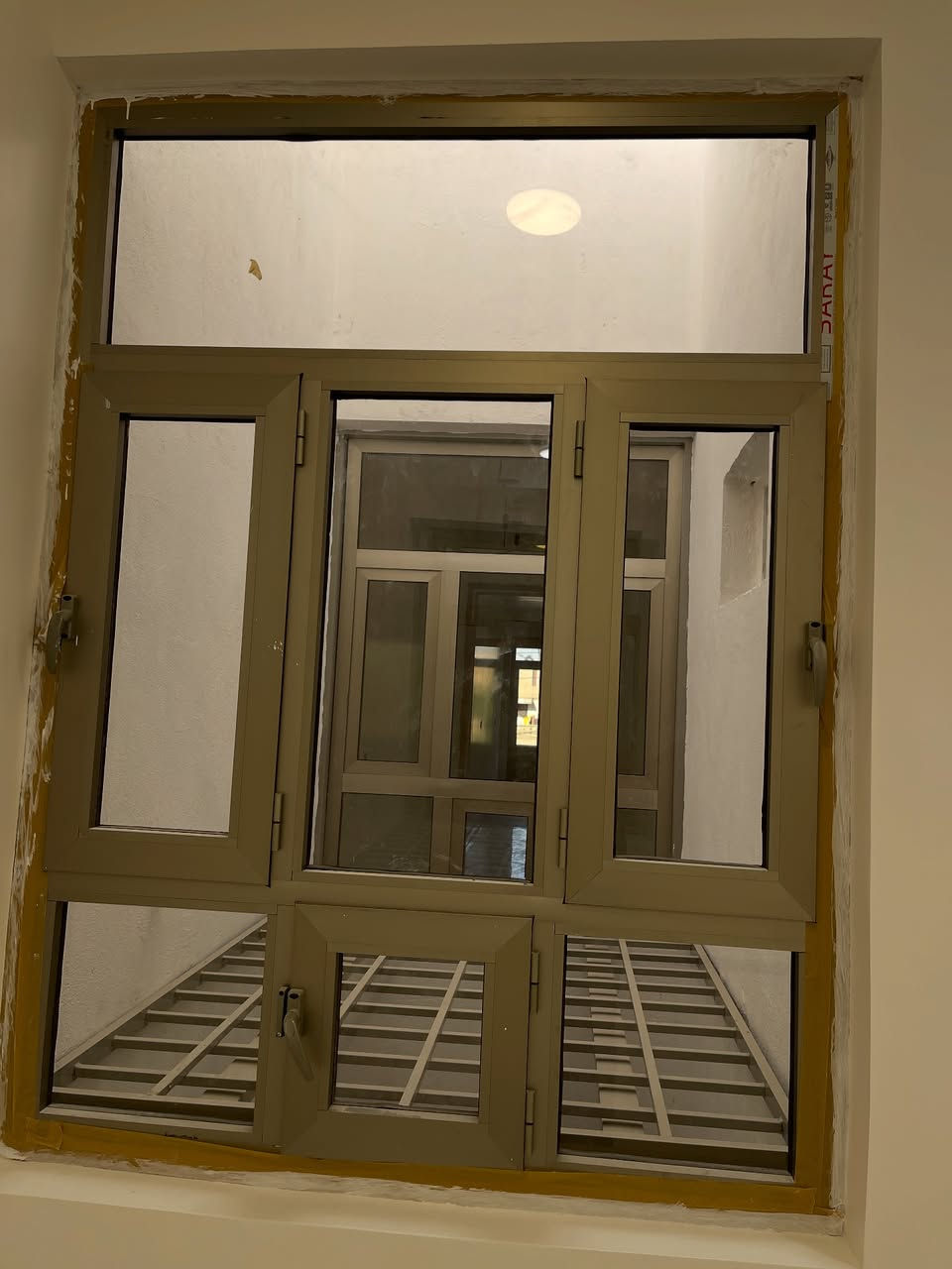 تم بحمد الله تجهيز بيت سيد حيدر 
 شبابيك ألمنيوم مقطع 7.5 دبل جام 6  ملم مقسّى
 شبابيك المنيوم مفصلي  
أبواب مفصلي  
ابجورات خارجيه 
لون شمباني 
بمواد تركيه ضمان 10 سنوات 
لاستفسار مراسلة الصفحه 
او الاتصال بنا على الارقام 
📞 *********** 
او زيارة معرضنا 
📍 حله - قرب جسر الثوره - طريق بغداد - مقابل ابو مروه للسيراميك
