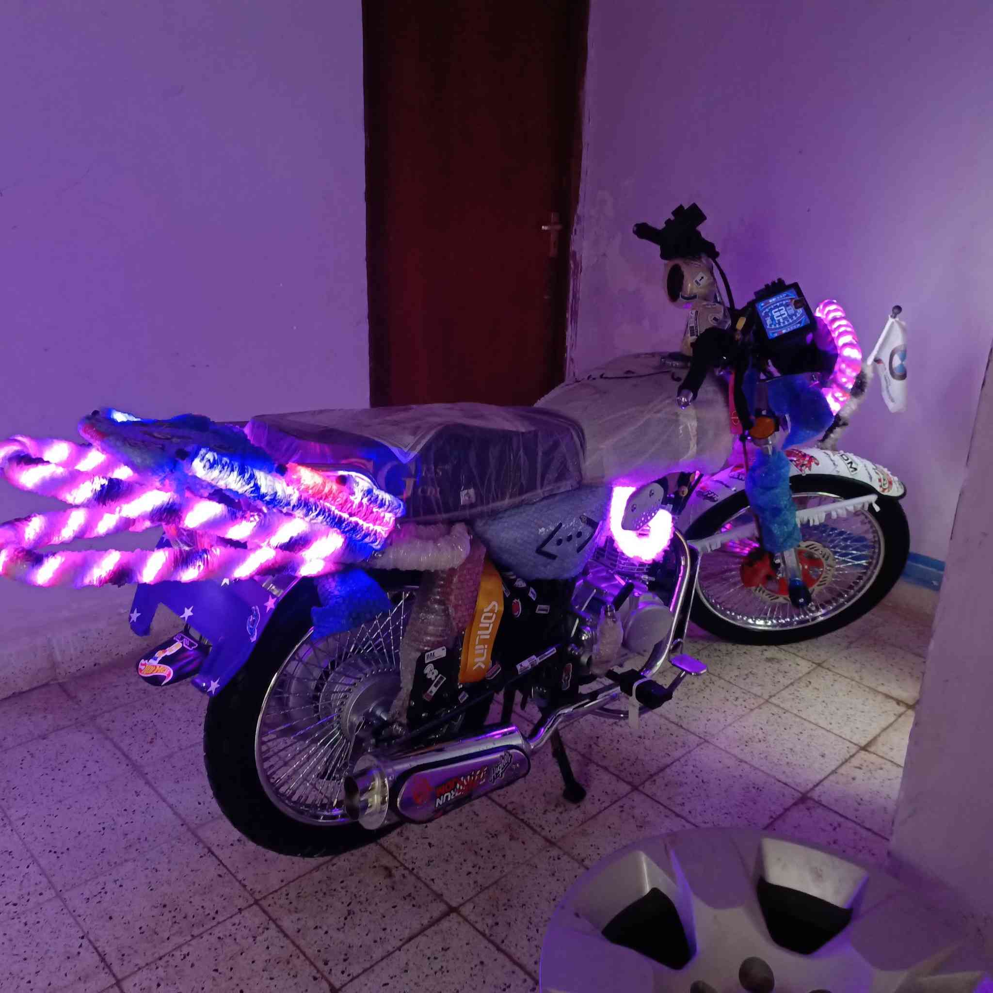 السلام عليكم  دراجة تايكر موديل 25 زيرو ماشي600 كيلو فقط  جنبزة وترتيب فول لون مميز بنفسجي  ماتصرف علية ربع دراجة  مفولة للستفسار خاص او مراسلة واتساب ***********  رجا موشراي لاتعبني
