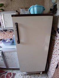 ثلاجه نضيفه جدا  مابيها اي شي تجميد فول تبريد فول  كشرها فول  سعرها ٨٠...