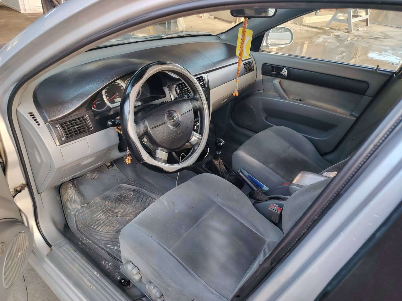 وبترا موديل 2010 لون سلفر محرك كير شرط مامفتوح  طخم تايرات طخمها جديد أرقام سنويه هزه جديد شرط التحويل الوكاله مكان سياره موصل سعرها 85بيها مجال ***********
