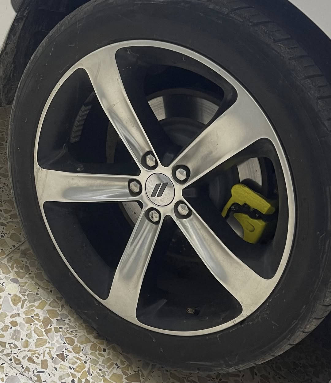 ويل كب 20 مال جارجر مئوية للبيع بي تك تاير جديد والباقيات تعبانات وبي تخم حساسات للبيع او مراوس بويل جي تي او ويل نجمة 
واذا ماكو مراوس مطلوب ويل نجمة او جي تي للبيع واذا ويا تايرات بعد احسن 
للاستفسار *********** 
مكاني كوت
