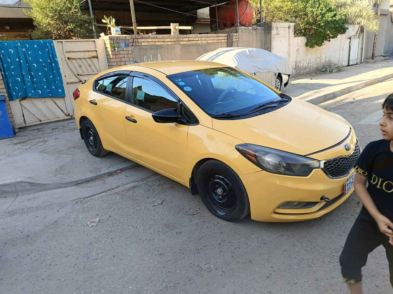 السلام عليكم
كيا فورتي. 2016 
حادثها حافة البنيد فقط بدون داخل وبدون تبديل شرط السونر
محرك 1800 دوش 
شاشه كأمره حساسات 
تخم تاير تبريد ثلج 
تحكم ستيرن جهتين 
مكانها بغداد الرصافه 
رقمي ***********
