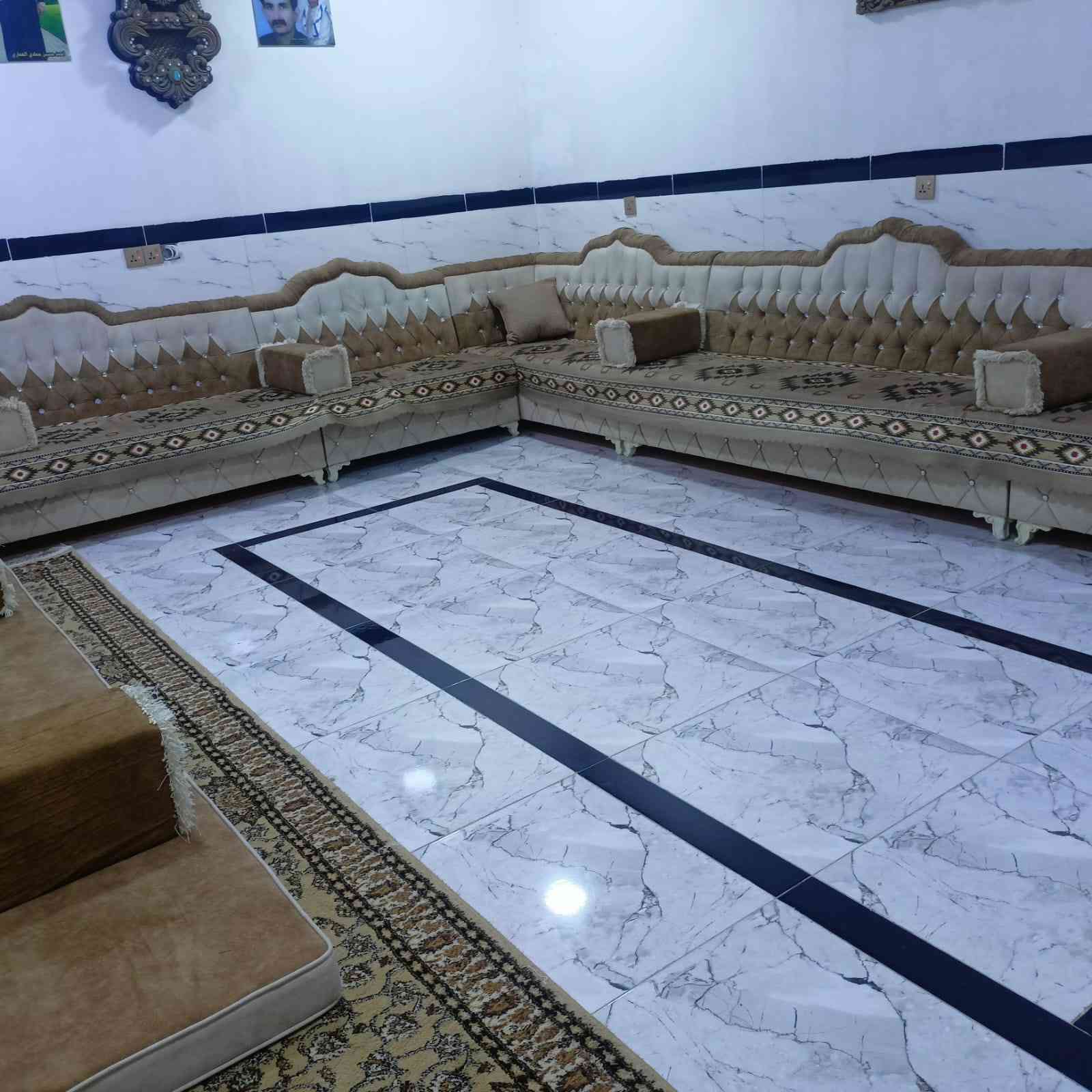 سلام عليكم غراض للبيع ديوان 10متر سعره500وبي مجال.. غرفه نوم بدون كنتور سعره130بي مجال... بوفيه 50 وبيه مجال وشراي يتصل ويدلل ***********
