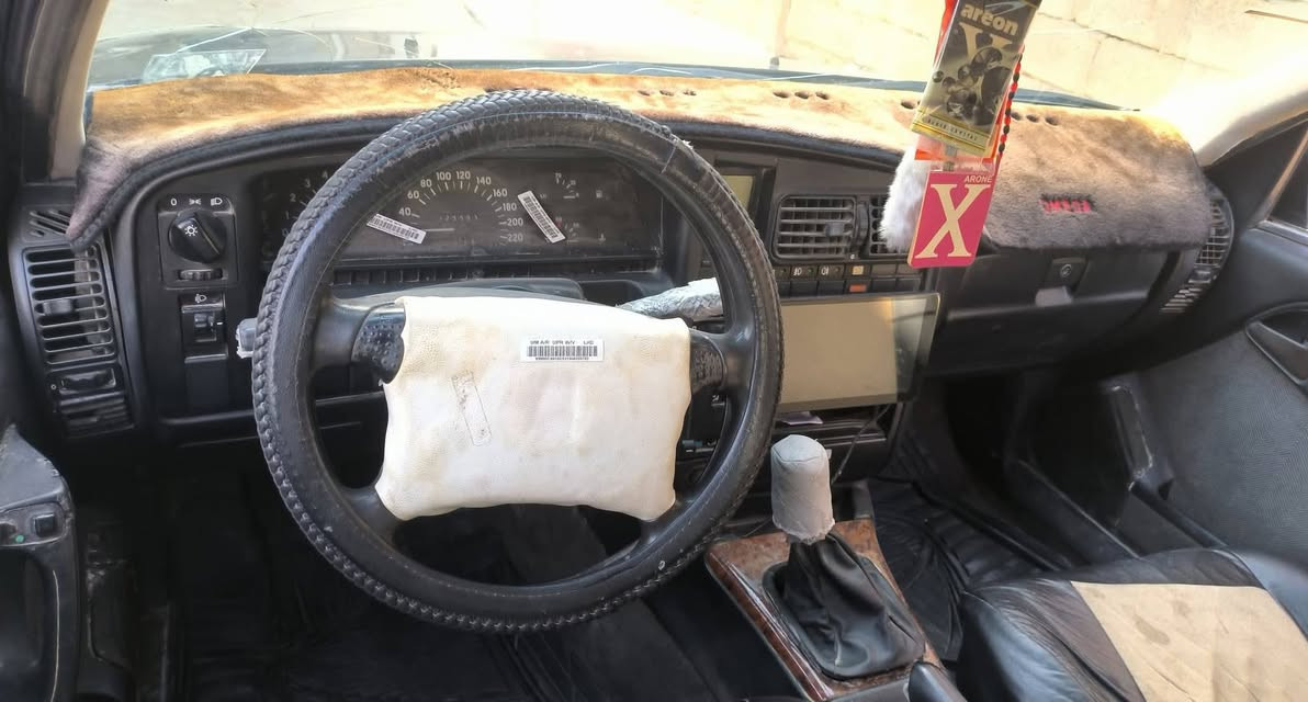 السلام عليكم
اوبل اوميكا موديل 92 محرك 2000 
السعر 33 مكاني الخالديه 
***********
