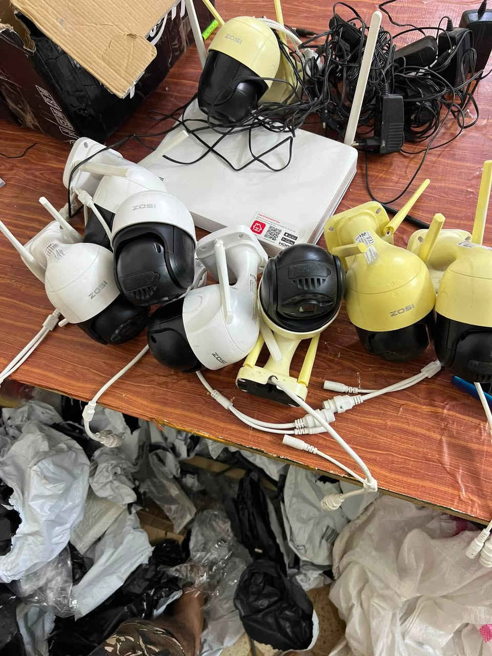 كامرات كلهن براندات السستم كامل ويا 8كامرات والباقيات مثل ماواضحات اليريدهن يخلي سعره بالتعليقات وبخدمته


**إذا كنت صاحب هذا الإعلان وتريد حذفه لأي سبب، رجاءا أرسل رسالة إلى الدعم الفني**