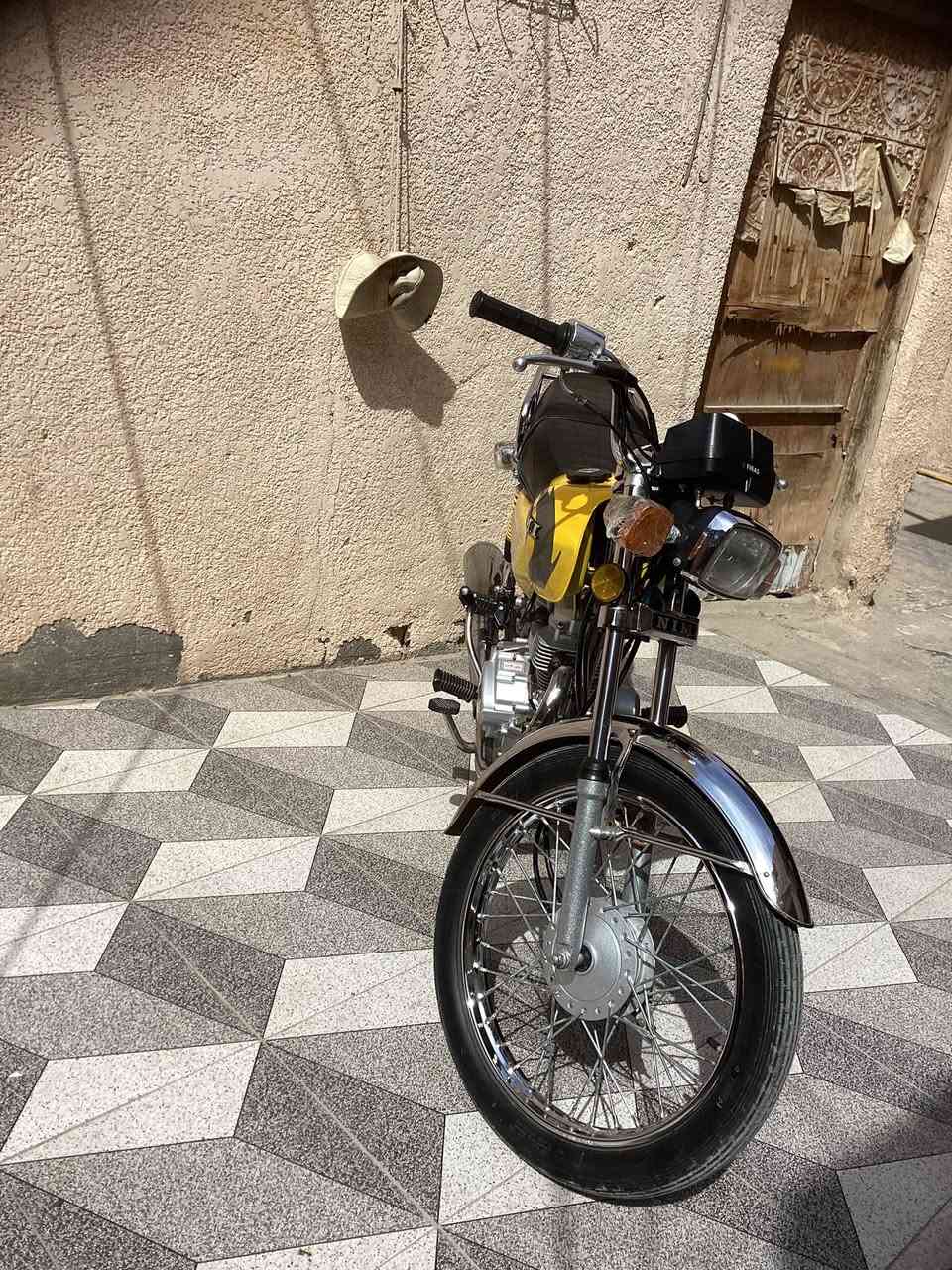 السلام عليكم دراجه نامه متياز باب الول 3 احرف جديده موديل 2025 ما عايزه أي شي كله شغال أوراق وكيل اصلي السعر 650 وبيه مجال رقمي *********** عنوان بابل سياحي
