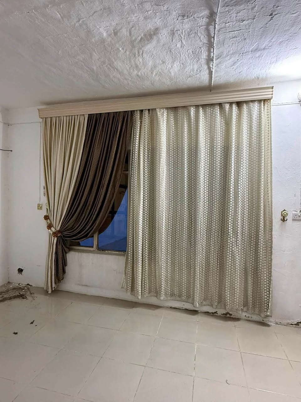 غراض بيت البيع
العنوان دور مندلي
خاص او واتساب ***********
