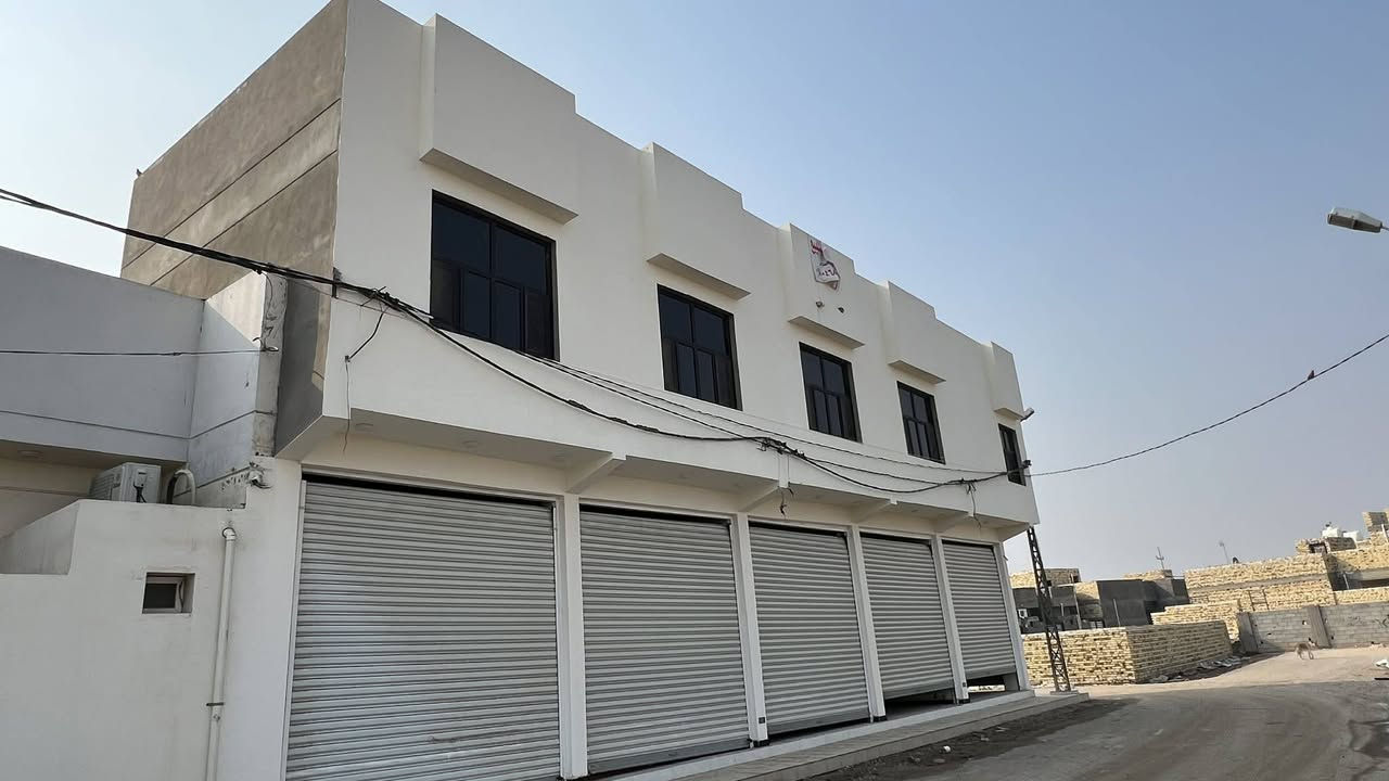 بناية تجارية للبيع 
بناء حديث غير مسكونة 2025
ديوانية التقية /3
بداية مجمع الروان النموذجي
طابو زراعي سند 25 مشمول بالتطويب
المساحة 145 متر ركن 
تحتوي على..... 
محلات عدد 5
شقة غرف النوم عدد 2__صالة _استقبال __
مطبخ __مجمع صحي 
                      مراجعة
مكتب مهدي العتابي للعقار ديوانية الجزائر مقابل فندق برج الامراء 
*********** مهدي العتابي 
*********** حيدر الفتلاوي 
***********
