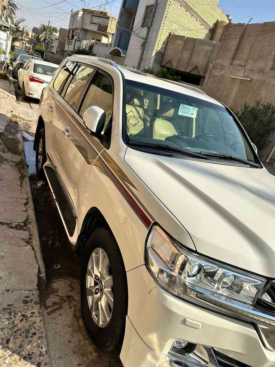 السلام عليكم للبيع فقط لاند كروز 2016 8 سلندر ماشيه 125 الف حقيقي سياره 4شاشات ودفدي البلادي مالتها سياره مبدله قطع فقط بدون حادث ايرباك شواصي لغود تكم قماره جاملغ خلفي كفاله 39 وبيها مجال بسيط مكان بغداد ***********
