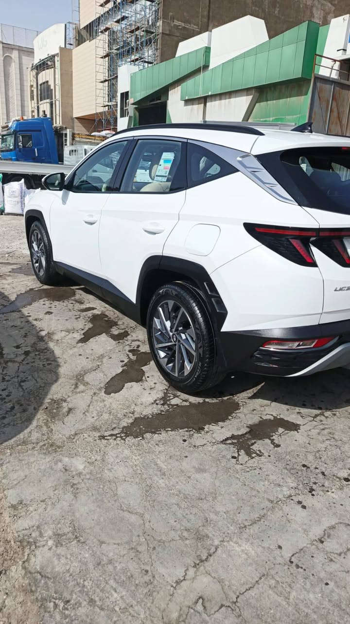 السلام عليكم للبيع توسان٢٠٢٤  رقم بغداد بسمي خليجي مكفوله كفاله عامه من صبغ وبارد وفتح وتبديل مكينه ٢٠٠٠دوش المرغوبة السياره فول عده البنوراما  بصمه مري شفط  اشاره ترحيب لايت زنون شحن واير ليس كشتات كهرباء داخل ابيض قطعتين تبريد وبعد بيه مواصفات السعر٢٠٨ وبيه مجال للستفسار*********** ممتواجد على النت اتصال فقط المكان بغداد
