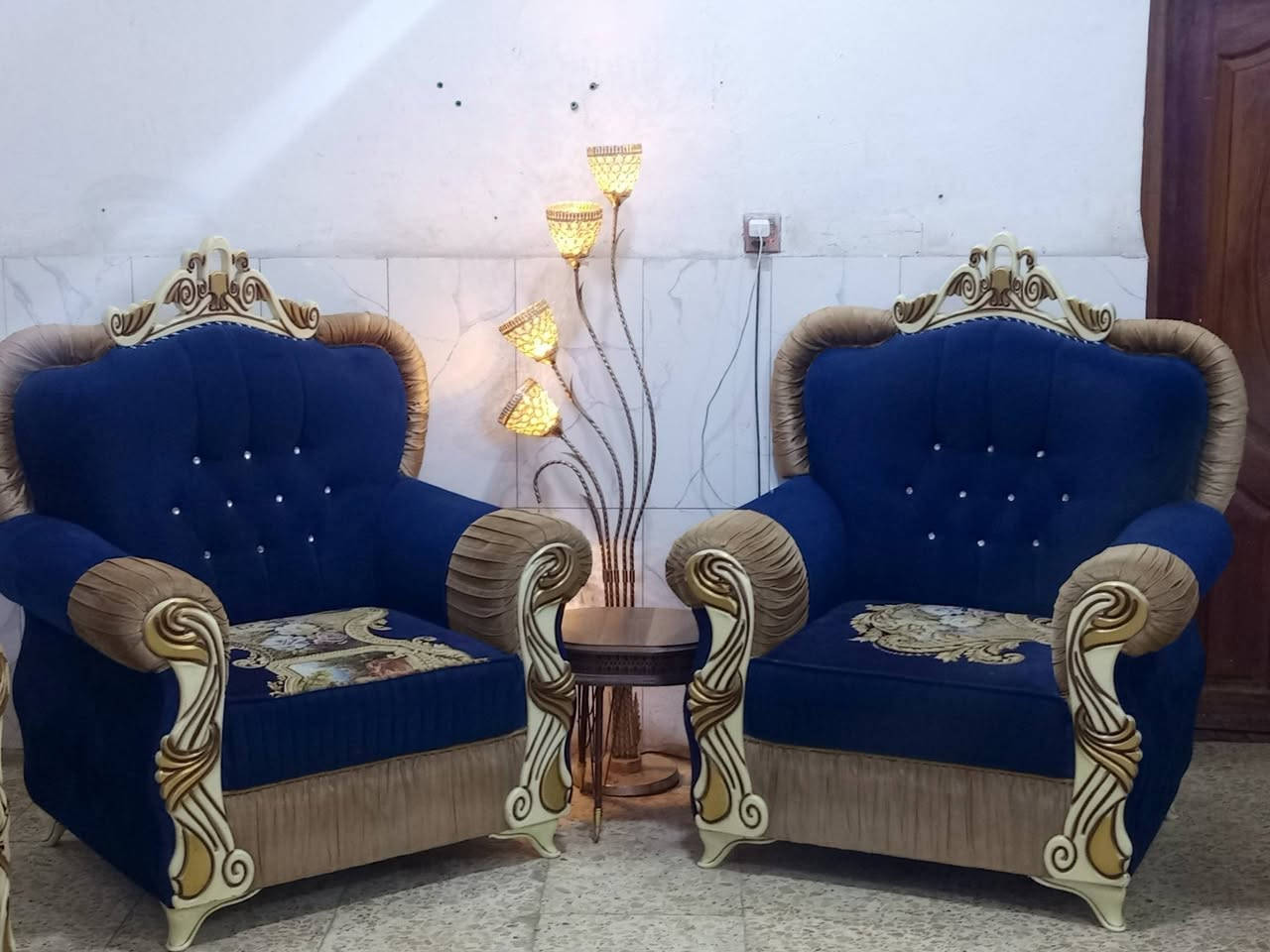 تخم ملكي تكمه مقعده بلوك نظيف جدا 10مقاعد ب375الف وبي مجال المكان الوشاش *********** يوجد توصيل بكروة يوجد واتس اب
