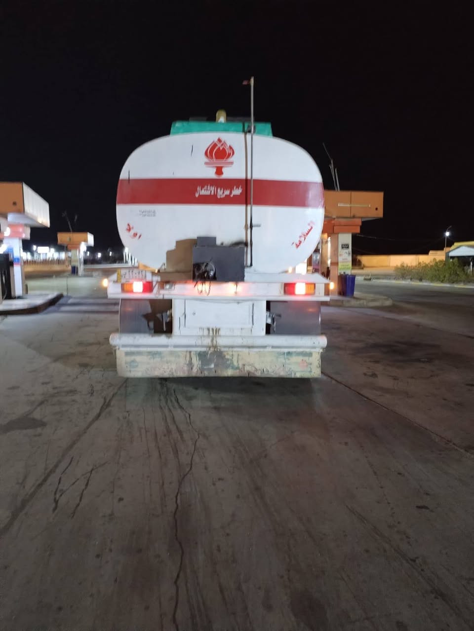 سكانيا موديل95 سنكل امامي بلادي دوار مكينه سته تبريد بلادي شغال دوشمه جديده قماره بلاديه بدون صبغ مكيله كامله  منضومه تسخين رقم انبار نكليزي بسمي موافقات بكل المحاور مكلف بلنشر ***********
