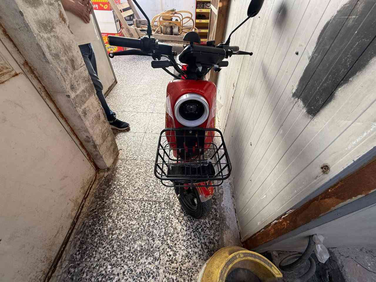 السلام عليكم عندي دراجه اخذتهه يوم الجمعه جديده وهذا وصلهه موجود للبيع للتواصل ***********
