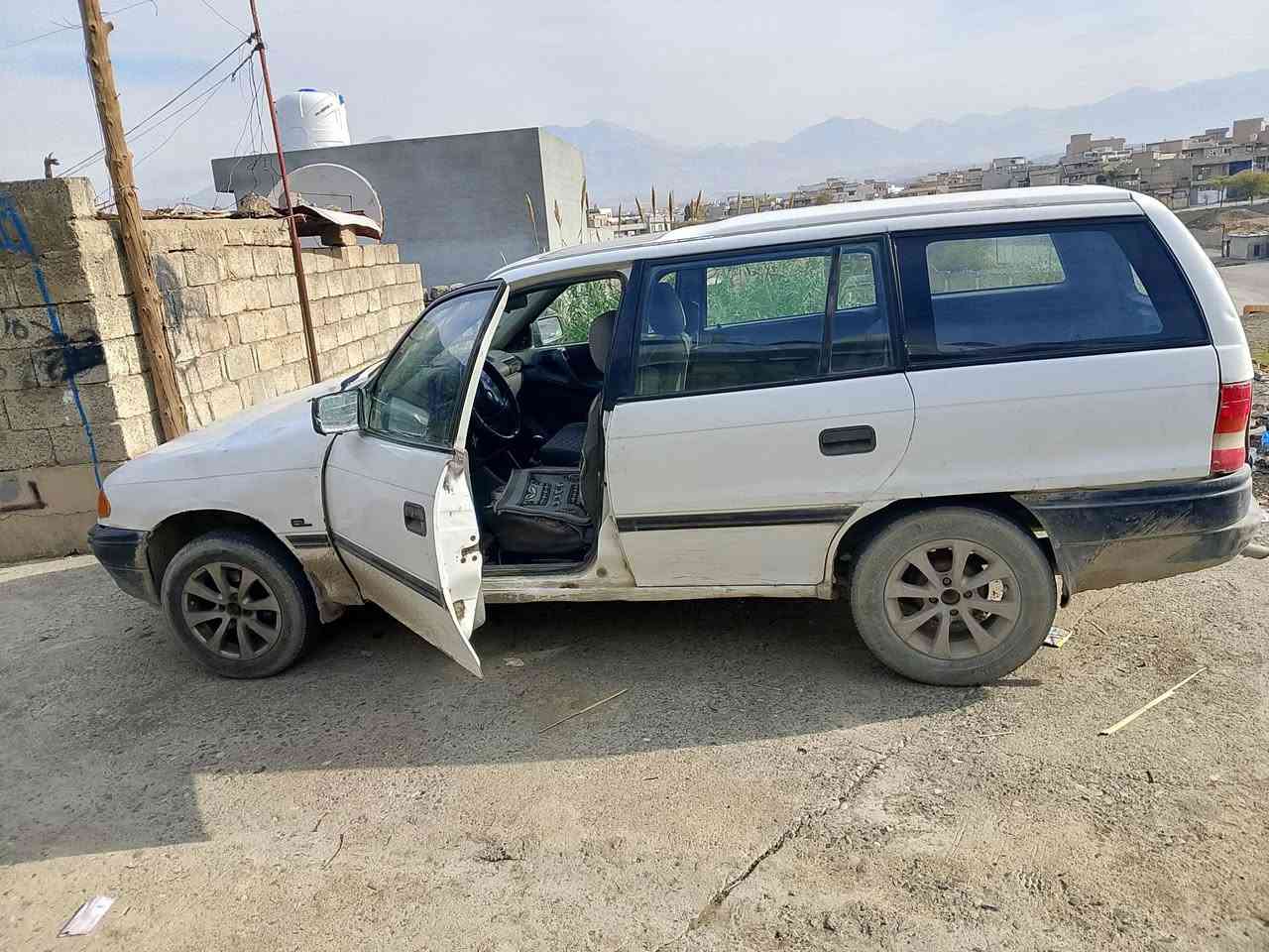 ‏Opel Astra
ئۆپڵ ئەسترا / ئیستەیشن ‏مۆدێل ١٩٩٢، مەکینە ١٨ ـی مەڕغوب ، ئاڕم پلاستیکی ئەصلی سلێمانی، گێڕ و مەکینە بەشەرت، کارەباییات مەزبوت، بەنزین کەمدەخوات، سەقف سڵاید.
‏نرخ: ١٦ گەڵا.
‏شوێن: قەڵادزێ
***********
‏
