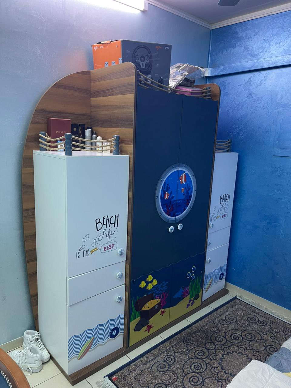 السلام عليكم غرفة شبابية لبيع نفر ونص
ماخذته من هوم سنتر جديده سعر ٧٥٠ بيها مجال بسيط وتساب ***********
