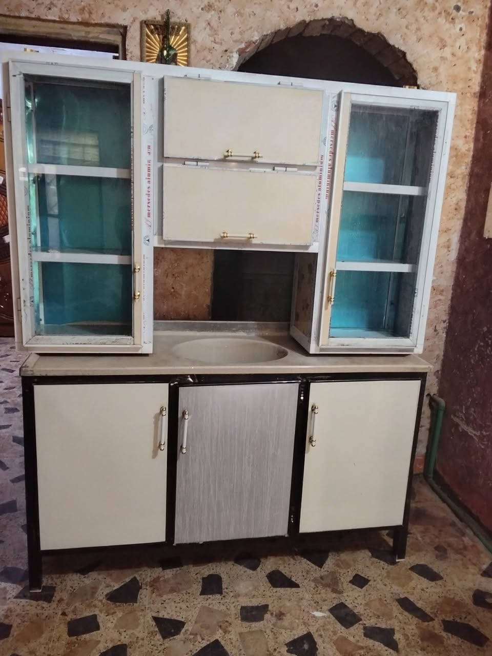 كاونتر 3امتار اونص ارضي او 3امتار اونص سنك مرمر نظيف كلش نهايته 300 الشراي يتصل ***********
