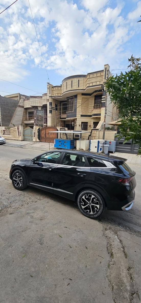 سبورتاج موديل 2023وارد أمريكي
الضرر شويه من الجاملغ والباب الخلفي صبغ وقبق الصندوق وبنيد تبديل فقط:
محرك 2500gdi
رقم بغداد بأسمي

المواصفات :
اشاير مري 
كامرة خلفية 
اوتو هولد
حساسات 
رادار أمامي 
تدفئة كشنات
كشنات جلد
تحكم ستيرن
تشغيل عن بعد 
بصمة ابواب 
هاند بريك كهرباء 
ويل حجم 18 
نقطة عمياء 
قمارة حديد 
مانع انزلاق
درايف مود 

السعر 175وبيها مجال بسيط
***********
