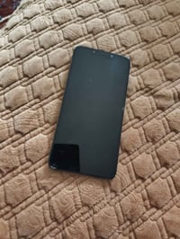 بوكو F1 • ذاكرة ١٢٨ • رام ٦