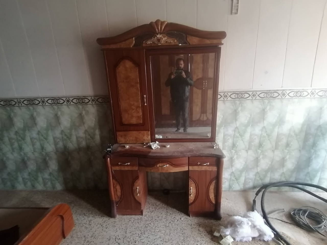 غرفه ماليزي للبيع مناسبه تفاصيل أكثر اتصال ***********
