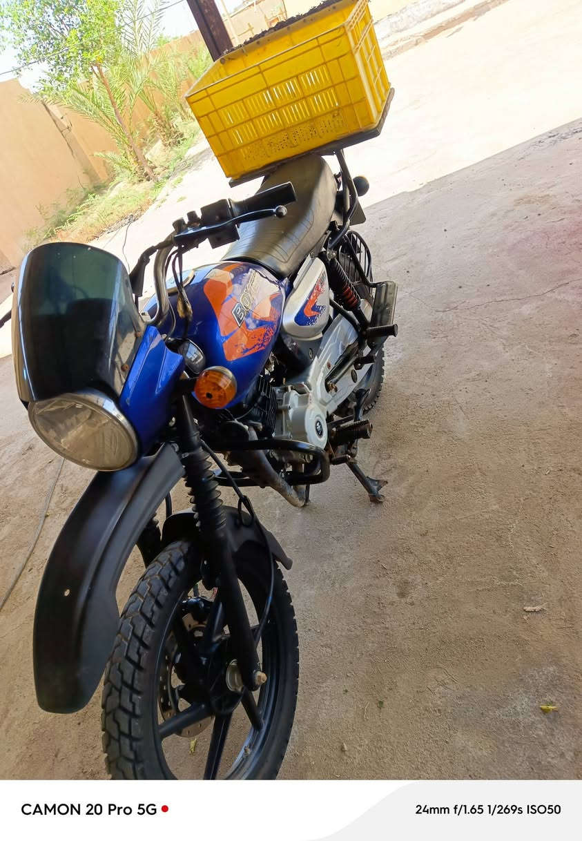 سلام عليكم 
للبيع بوكسر
23 فحل
رقم بصره 
لايت زنون جديد
حجم المحرك150cc
تايرات جدد
يعني دراجه بمعنى الكلمه نضيفه 
ماشيه 17الف
اوراق كامله 
السعر مليونين وتلثميه وبيه مجال
العنوان بصره قضا الدير ناحيه النشوه
الرقم الهاتف ***********

