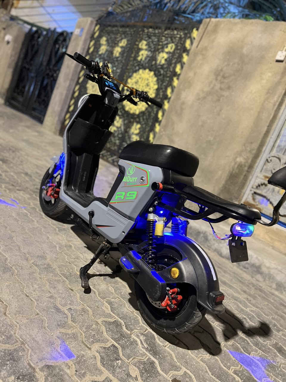 السلام عليكم دراجه شحن ار9 دراجه حلوه ونضيفه كلش واحله من صوره دراجه بيه بطاريه وحده هابطه يرادله بطاريه سعره 35 دراجه إذا طلع بيه شي غير البطاريه ترجع سعر الدراجه 425 وبيه مجال مكاني بصره قبله تواصل فقط واتساب ***********
