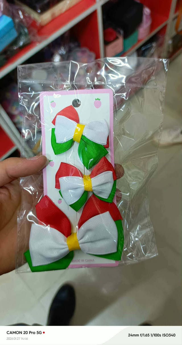 دانه ي 2 هه زار دينار
هه ركه سيك ويستي به يوندي بكات جوابى كومينت نادمو ناونيشان كه لار ئاواره كان به رامبه ر هه رزان بازاري شا 

***********
