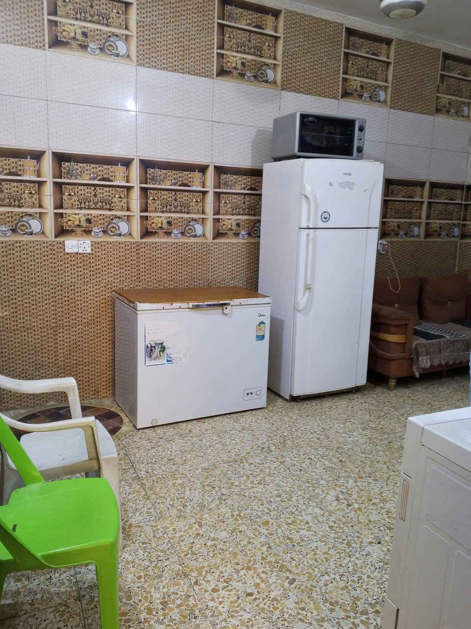 السلام عليكم دار للبيع المساحه 64دار زراعي سند 25 يحتوي عل غرفتين وهول ومطبخ وخدمات العنوان الامين الثانيه  السدة البستان السعر 45وبي مجال الاستفسار الاتصال عل الرقم ***********
