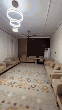 بيت للبيع العنوان حي الشهداء خلف ال ضيول مباشرةً المساحة الكلية 400 متر ركن على شارعين يحتوي
 على 
ثلاث غرف 
وصالة كبيره 
ومطبخ 
وصحيات داخلية 
و استقبال كبيره مع صحيات خارجية
كراج وحديقة خارجية كبير
للاستفسار الاتصال واتساب
***********
او المراسلة خاص
