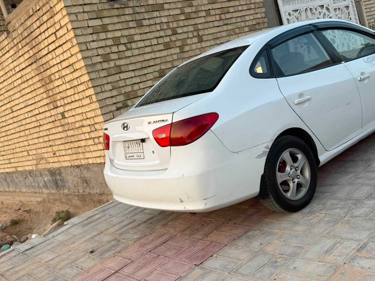 السلام عليكم الينترا 2009 مكينه 1600 دكشن عالي تبريد ثلج منظومه جديده كامله مبدل رقم كربلاء باسمي تحويل ثاني يوم سياره بيها صبغات تجي تفحص بيدك وتقتنع وبيك خير وتدلل 
السعر 95 وبيها مجال 
رقم الهاتف ***********
