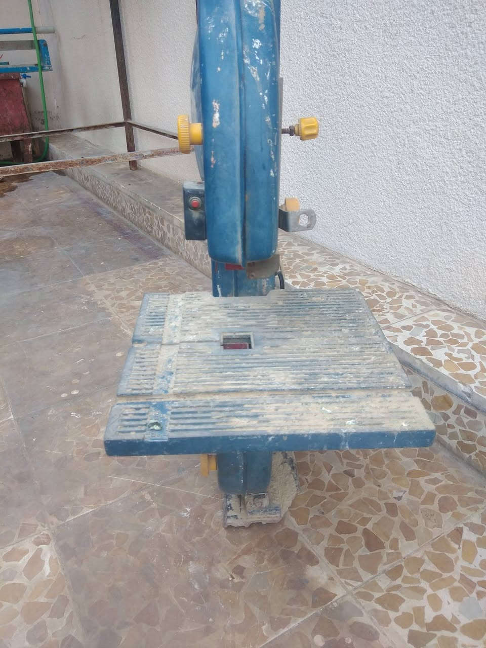 أغراض نجار للبيع ***********

