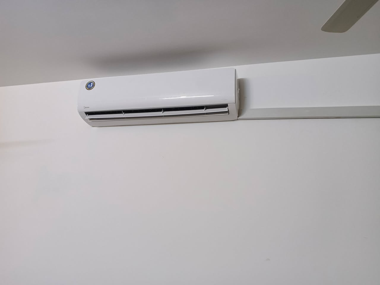 الحمد لله دائما وابدا
اليوم تم تنصيب سبلت ميديا الواحه 3 طن جداري 
مع عمل فاكيوم للجهاز هذا العمل تابع لورشة الزعيم 
مستعدون لنصب وصيانة جميع انواع أجهزة التبريد
 1- نصب وفتح السبالت
2- صيانة السبالت
3- غسل السبالت
4- عمل ليك مع إضافة الغاز
ورشتنا متنقله في جميع مناطق بغداد وأطرافها
ابو زهراء البهادلي 
***********
***********
