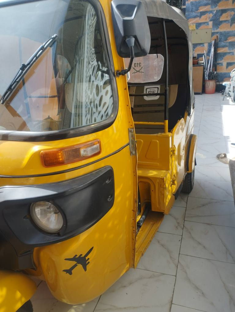 تكتك ٢١للبيع صفراء اللون ماكينه لاتنقصيص ولاتبخير بيه ضربه بالصفحة بسيطه ومراجعه بارد بدون رقم أوراقها بااسمي اصوليه شركة المصطفى مكانها زعفرانيه الأربع شوارع *********** بغداد, العراق
