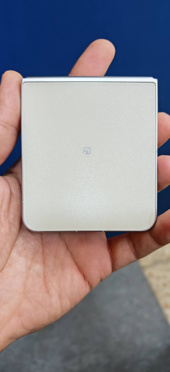 نوبيا ليبرو فلب 
ذاكرة ١٢٨ عشوائيه ٦ 
نظافه ١٠٠ بالميه 
بدون ملحقات 
مراوس مع هونر ٤٠٠ او هونر x9d 
مكاني الناصريه


**إذا كنت صاحب هذا الإعلان وتريد حذفه لأي سبب، رجاءا أرسل رسالة إلى الدعم الفني**